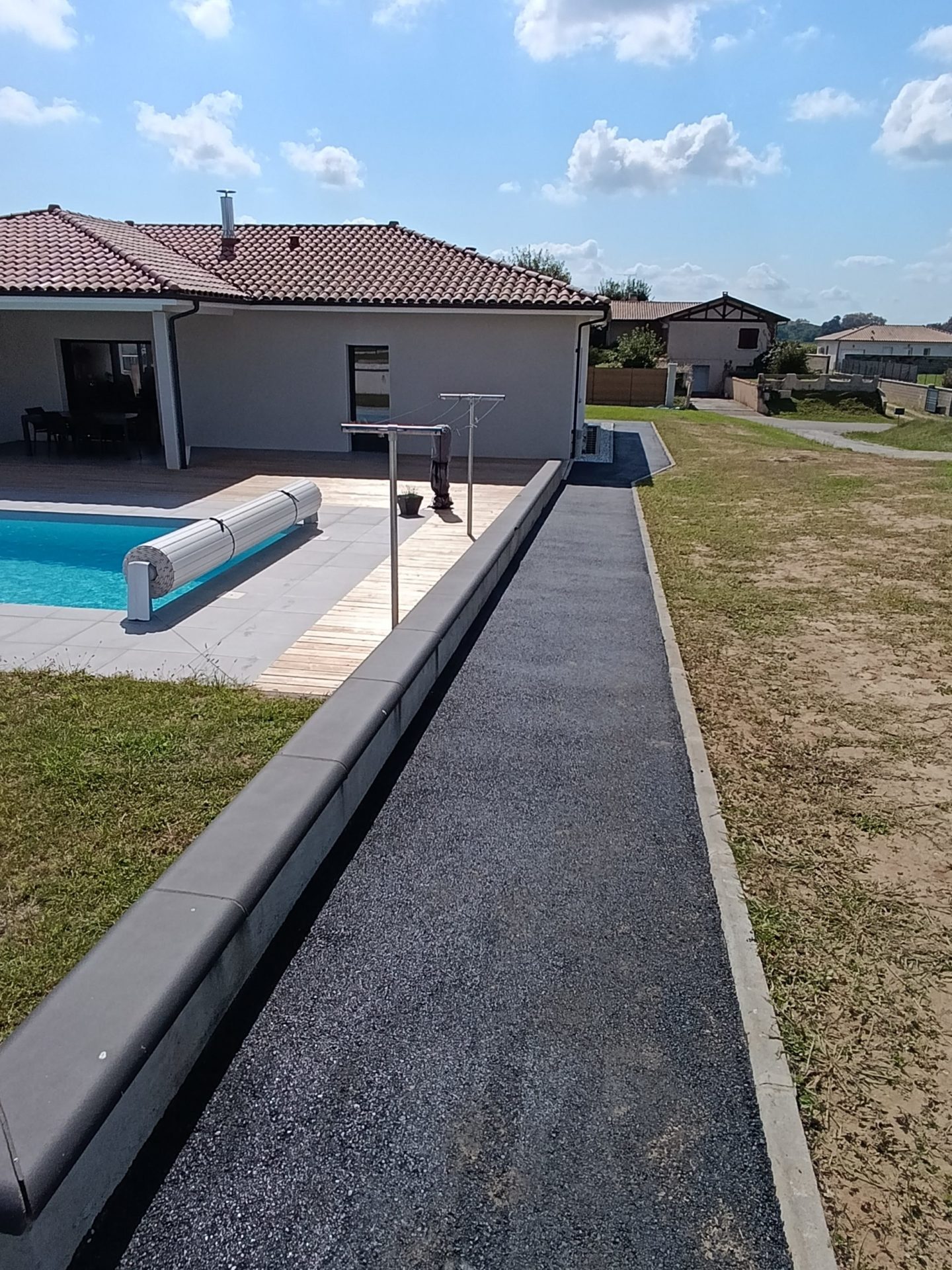 Réfection d'allée en enrobé pour particuliers dans les Landes