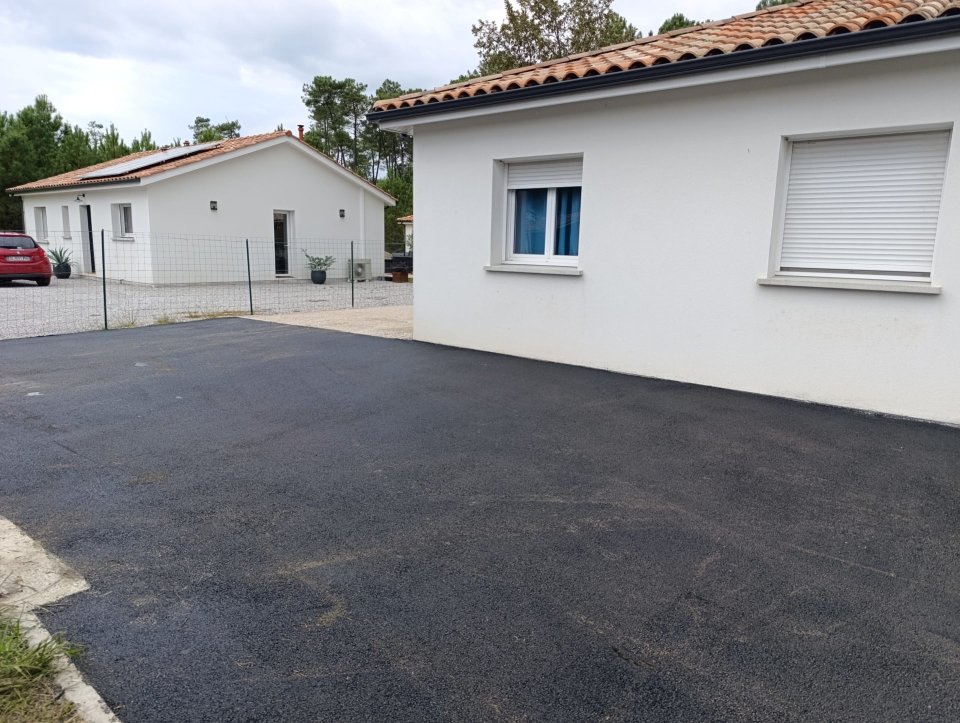 Enrobé ou béton désactivé : quel revêtement choisir pour son allée ?