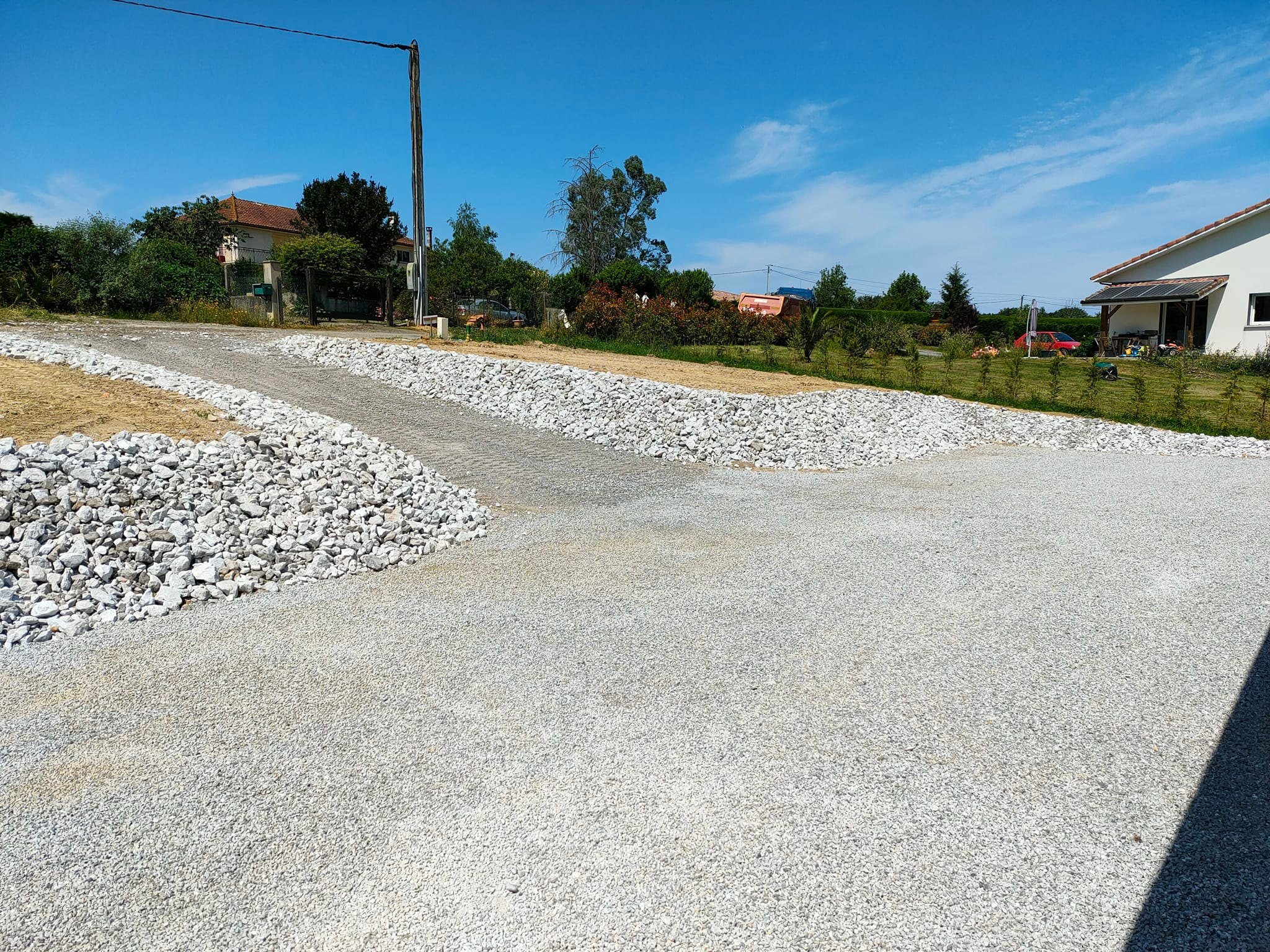 Graviers stabilisés et pavés pour allées : alternative à l'enrobé