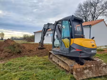 Préparation de terrain pour un hangar agricole dans les Landes